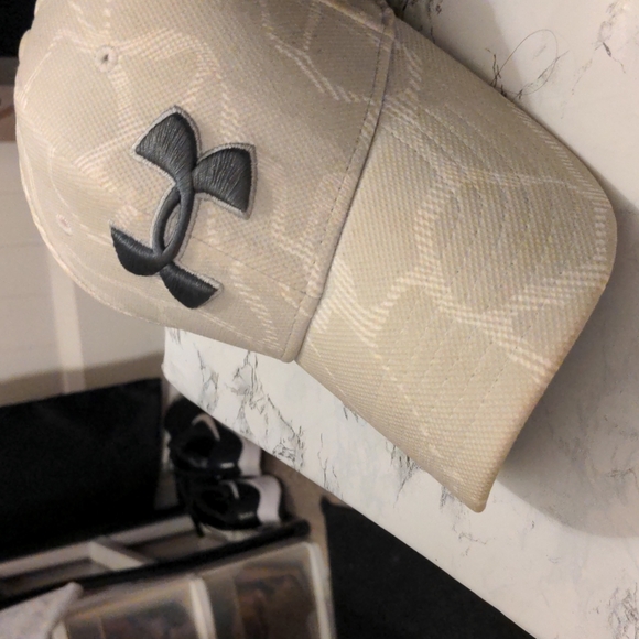 Under armour cap - Picture 2 of 2